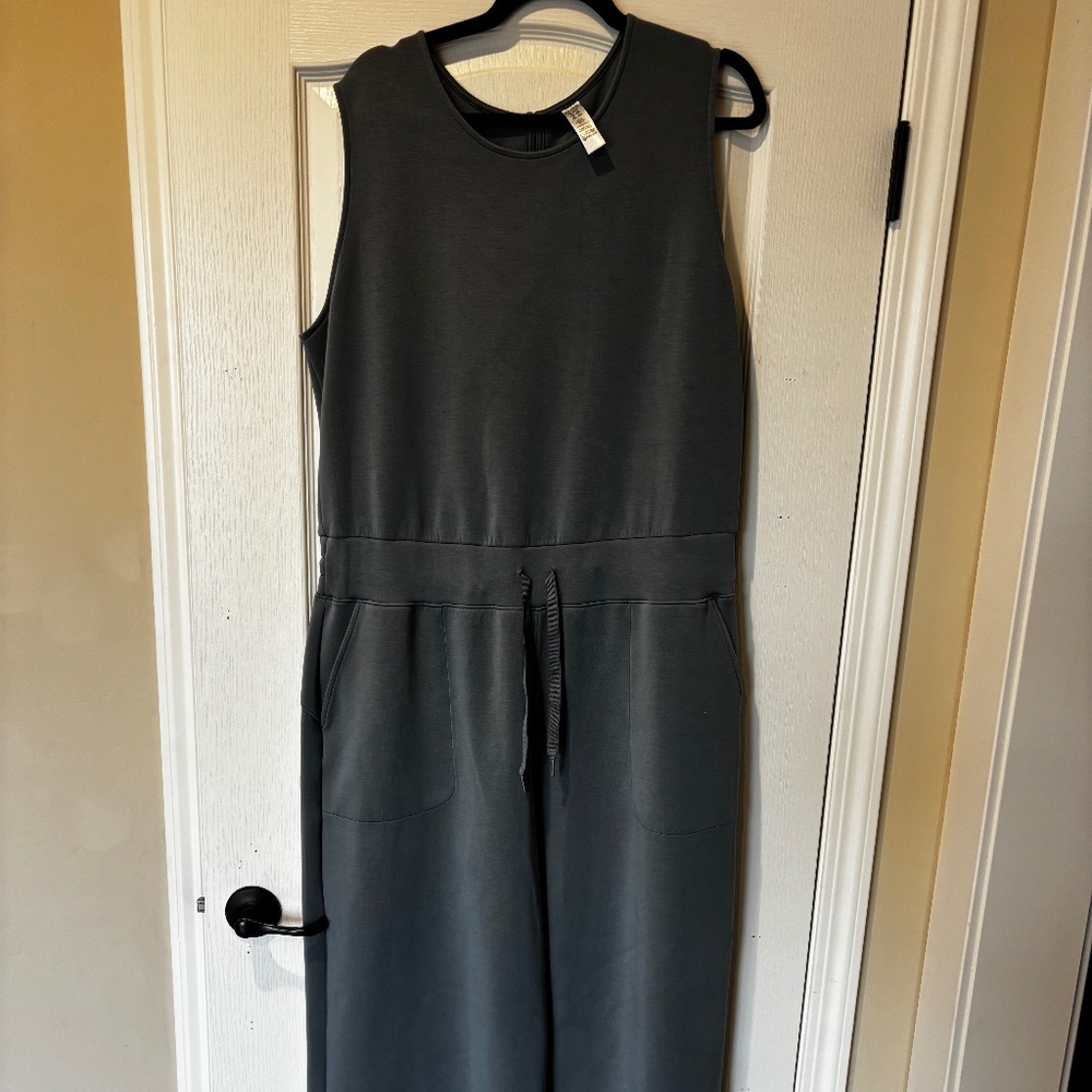 Spanx Sleeveless jumpsuit